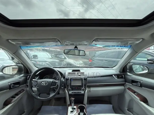 Toyota Camry XLE Fari 2013 - 1