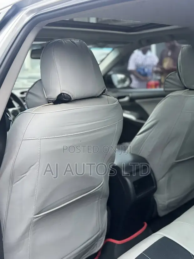 2013 Toyota Camry SE V6 Sedan - Launin Azurfa - 1