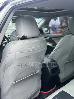 2013 Toyota Camry SE V6 Sedan - Silver