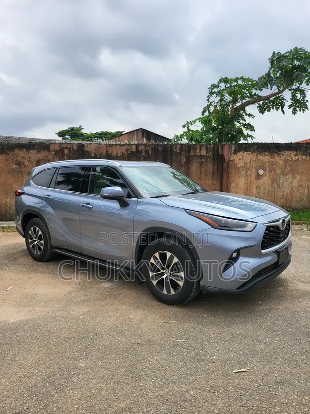 2021 Toyota Highlander XLE Blue - 1