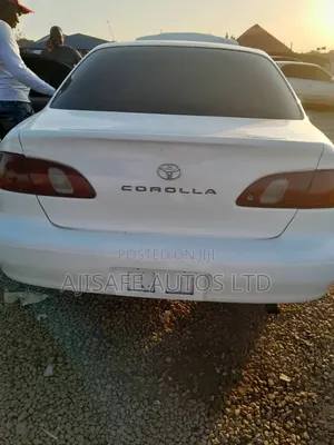 Toyota Corolla 1999 White