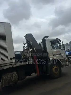 9-Ton Hiab Flatbed Truck for Hire | IZZY TRUCKS