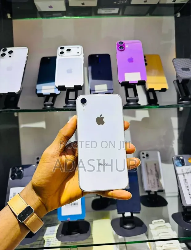 Apple iPhone XR 64GB White - 1