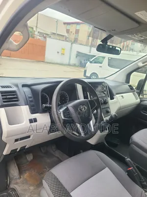 Toyota HiAce Bus 2021