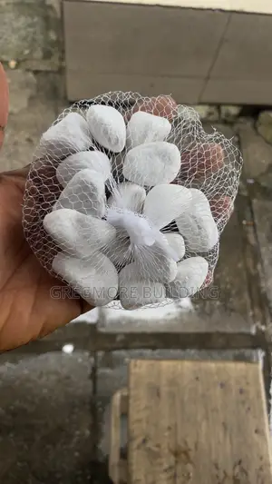 Dankali Baki, Fari, da Ruwan kasa