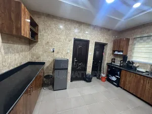Gidan Kwana 5 mai Cikakken kayan kwalliya a Wuse 2 don haya