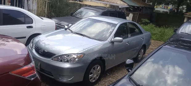 Toyota Camry 2005 Silver - 1