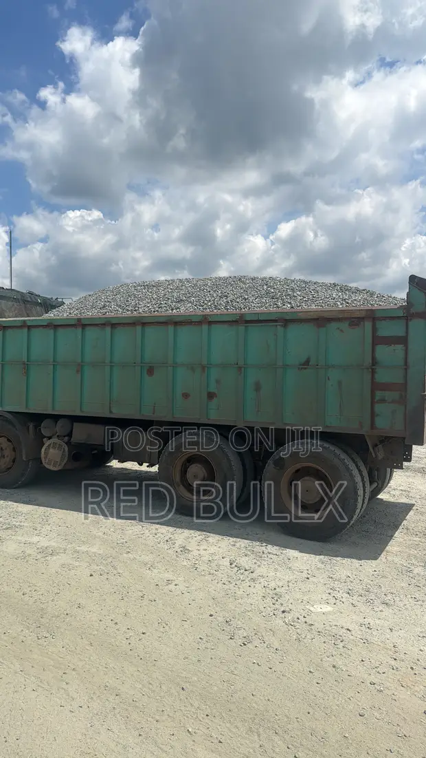 MAN Diesel Truck with Green Bucket - 1