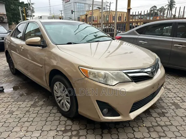 Toyota Camry 2012 Gold - 1