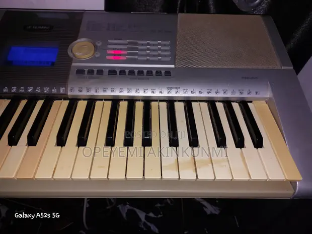 Yamaha PSR-E295 Electronic Keyboard - 1