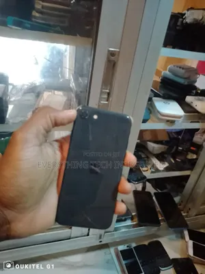 Apple iPhone SE (2020) 64GB Black
