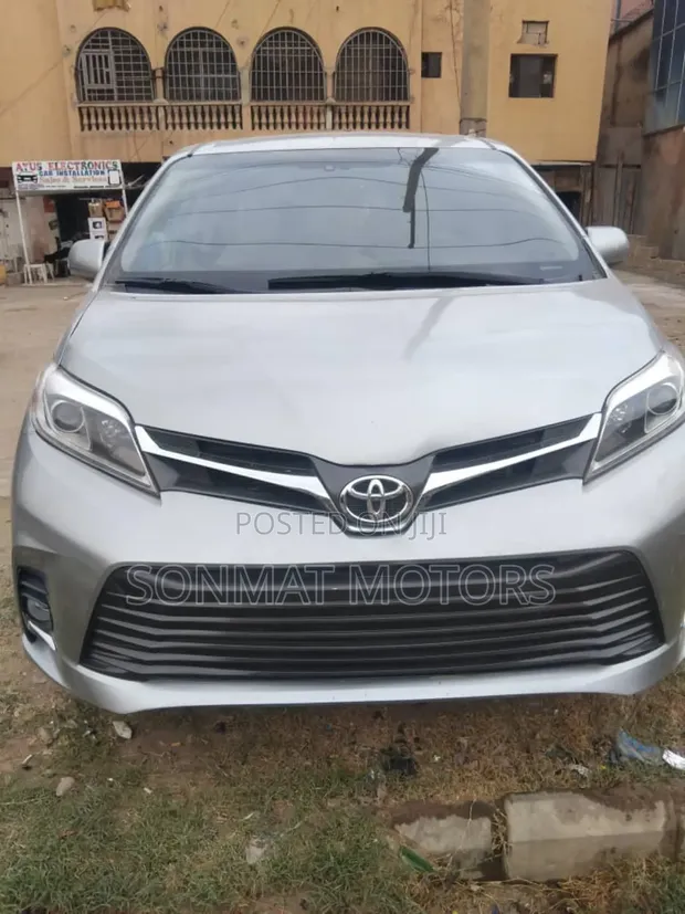 Toyota Sienna XLE Premium AWD 2018 - 1