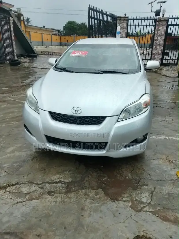 2010 Toyota Matrix Hatchback 1.8L Silver - 1