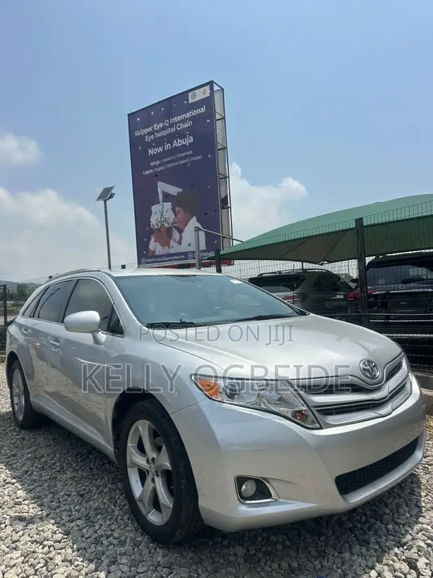 2010 Toyota Venza V6 Silver - 1