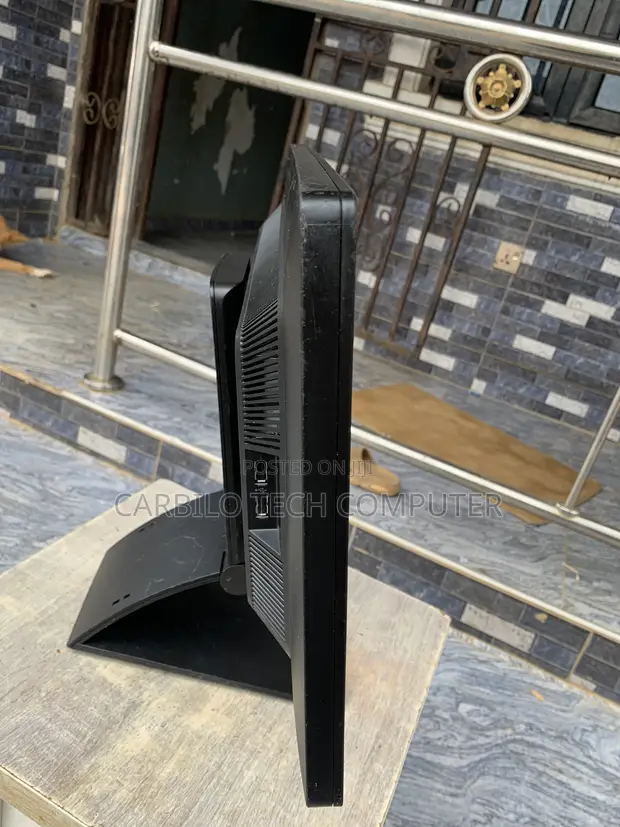 HP EliteDisplay E221 Monitor - 1