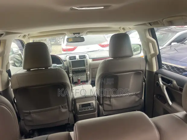 Lexus GX 460 Premium 2012 Brown - 1