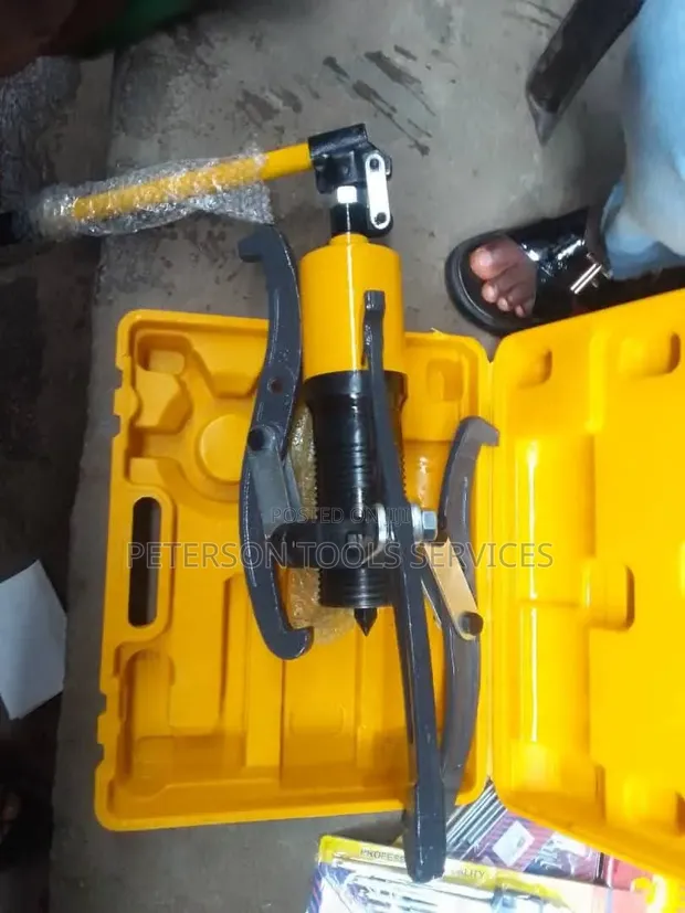 20-Ton Hydraulic Bearing Puller/Extractor - 1