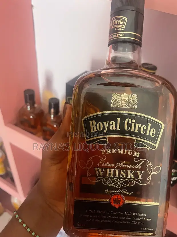 Royal Circle Premium Blended Whisky - 1