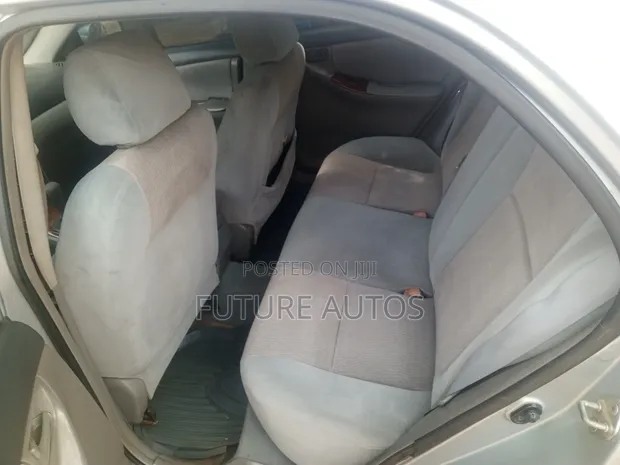 Toyota Corolla 2006 Silver - 1