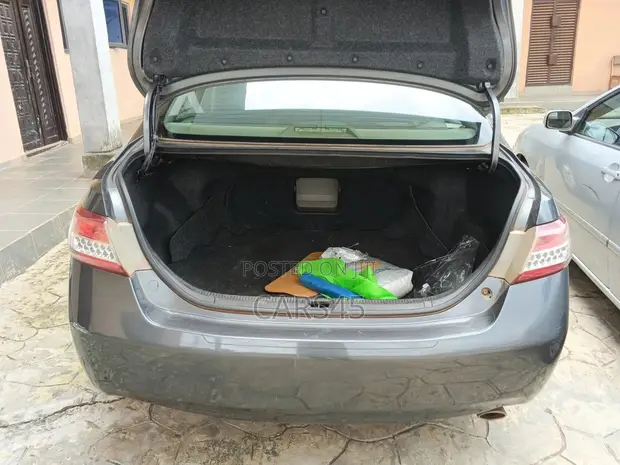 Toyota Camry 2011 Gray - 1