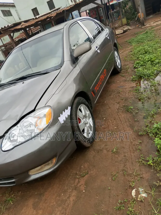 Toyota Corolla 2004 Silver - 1
