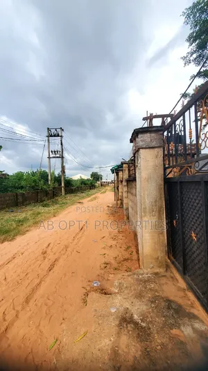 3-Bedroom Bungalow da BQ Sayarwa, Agbor Road Bypass, Benin City