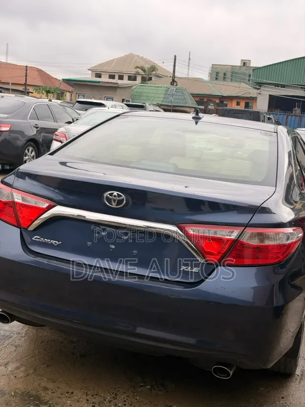 Toyota Camry 2015 XLE Blue - 1