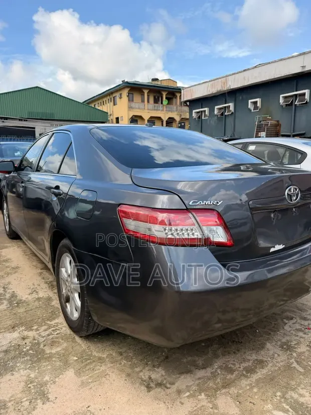 Toyota Camry 2011 Gray - 1