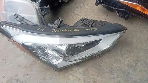 Hyundai Santa Fe 2014 Headlights - 1