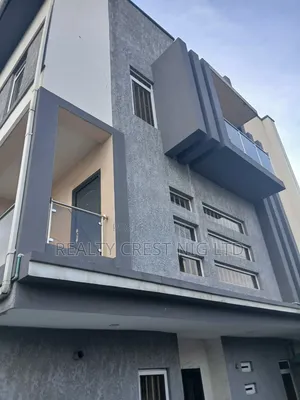 Gidan Kwana Mai Dakuna 4 da Aka Zuba Kayan Saka na Sawa a Ajayi Road