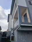 Gidan Kwana Mai Dakuna 4 da Aka Zuba Kayan Saka na Sawa a Ajayi Road - 5