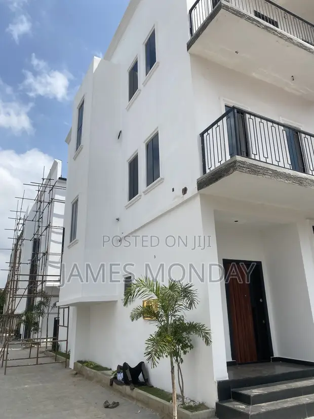 5-Bedroom Duplex da BQ & Pool a Efab Perico Estate, Durumi - 1