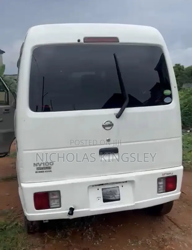 Suzuki APV Minibus 2012 White - 1