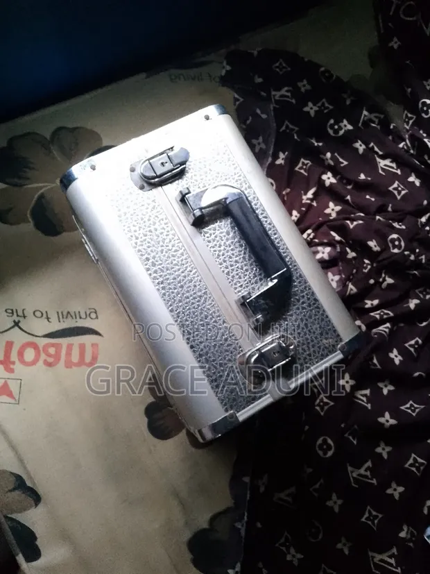 IT Cosmetics Makeup Box with Makeup - 1