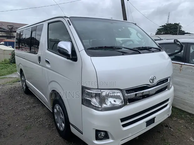 Toyota HiAce 2013 Fari - 1