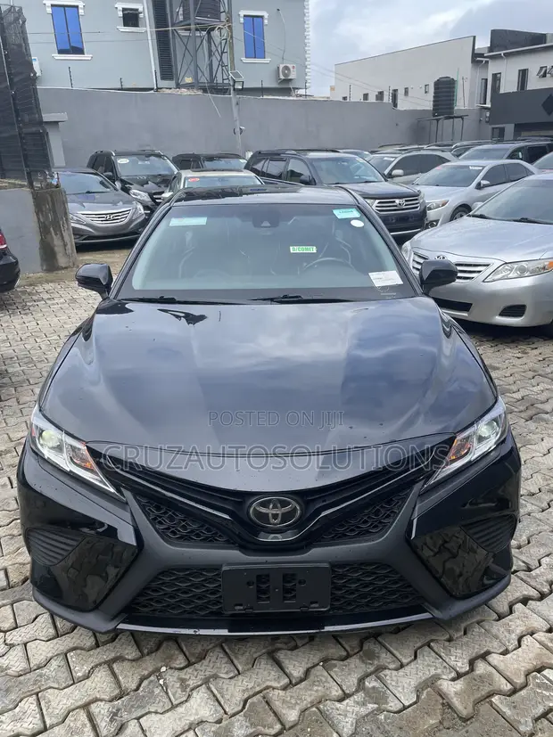 2018 Toyota Camry Black - 1