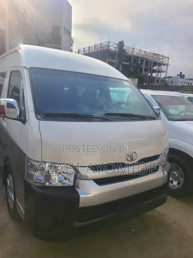 Toyota HiAce 2013 White - 1