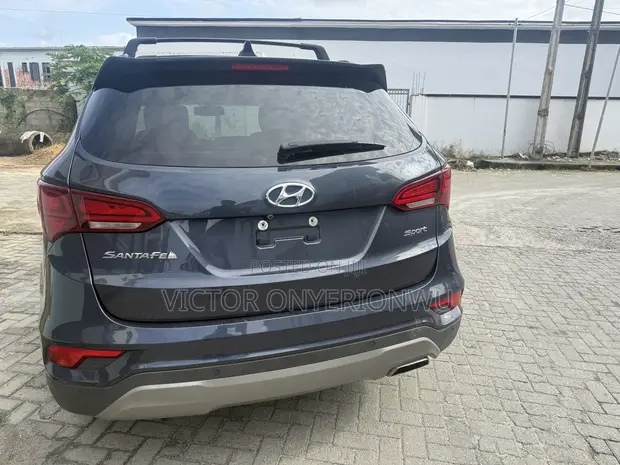 2018 Hyundai Santa Fe SE FWD Gray - 1