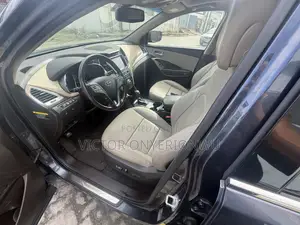 2018 Hyundai Santa Fe SE FWD Gray