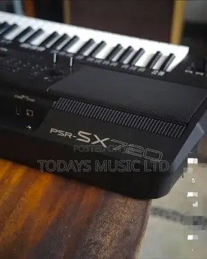 Yamaha PSR-SX720 Professional Arranger Keyboard