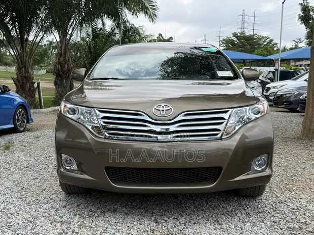 Toyota Venza V6 2010 Gold - 1