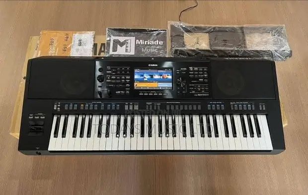 Yamaha PSR-SX920 Professional Arranger Keyboard - 1