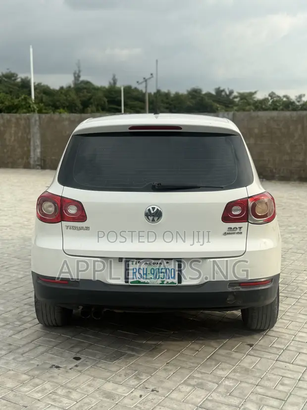 2010 Volkswagen Tiguan White - 1