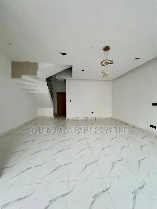 4 Bedroom Townhouse/Terrace in Lekki Phase 1 for Sale - 1