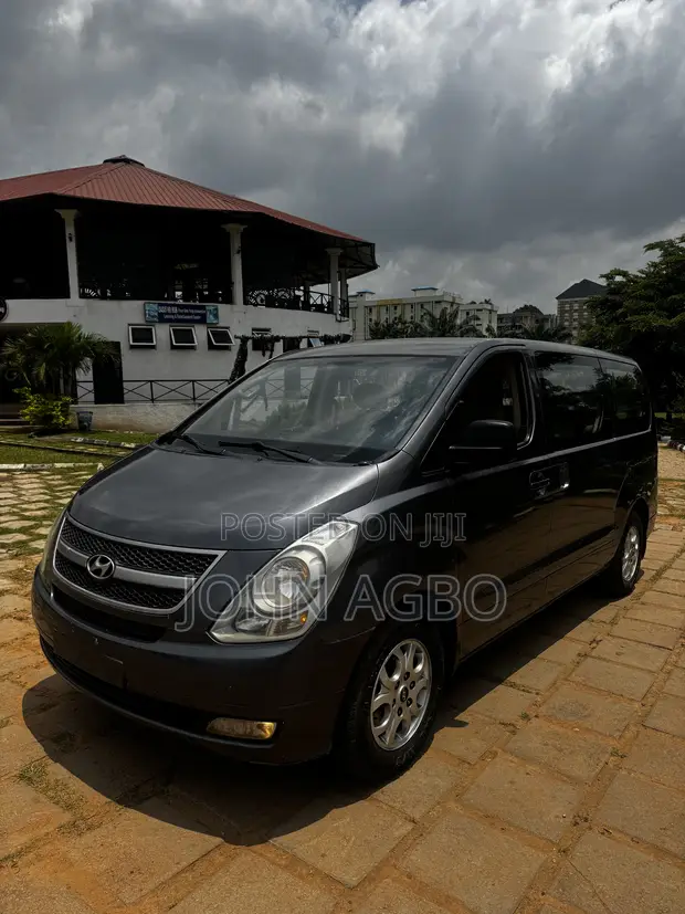 Hyundai H200 2011 Gray - 1