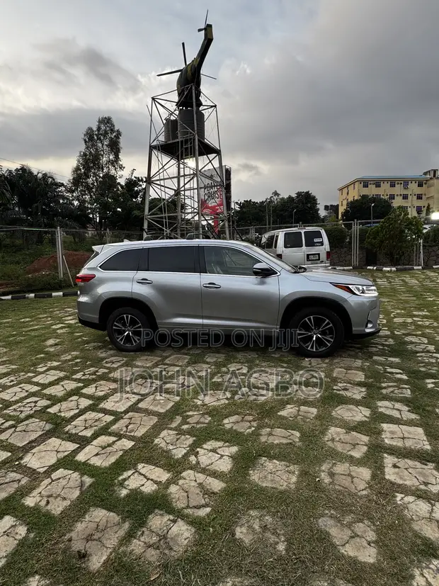 2017 Toyota Highlander XLE 4x4 V6 Silver - 1