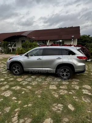 2017 Toyota Highlander XLE 4x4 V6 Silver