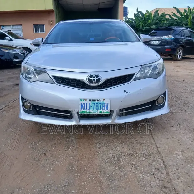 Toyota Camry SE Sedan ta 2013 - 1