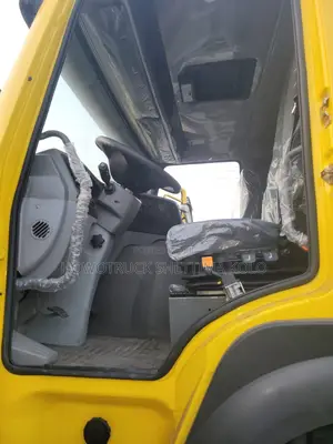 HOWO 371 Tractor Head Truck (6x4) - 371 HP