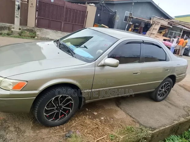 Toyota Camry 1999 Gray Automatic - 1